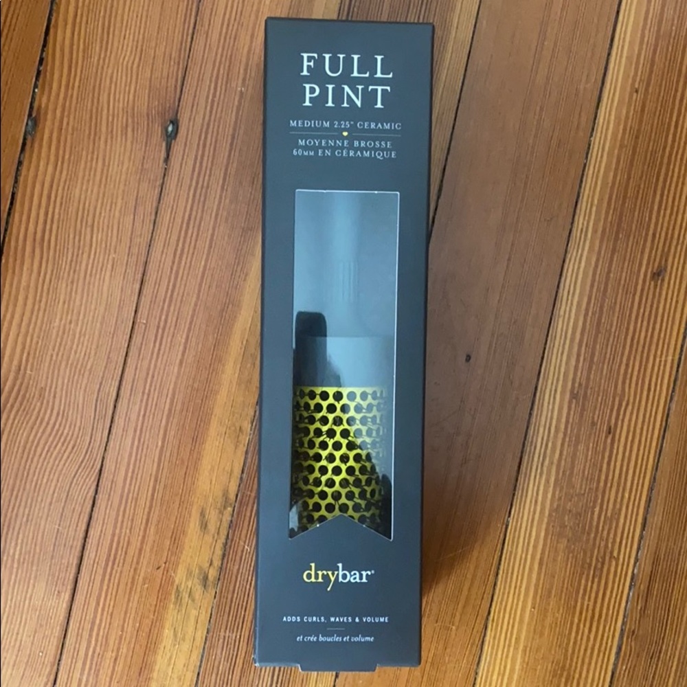 Drybar full pint hair medium round hair brush